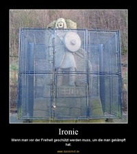 Ironie – Wenn man vor der Freiheit geschützt werden muss, um die man gekämpft hat. 